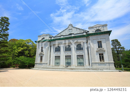 【広島県】晴天の海上自衛隊第1術科学校の大講堂(旧海軍兵学校) 【広島県】晴天の海上自衛隊第1術科学校の大講堂(旧海軍兵学校) 126449231