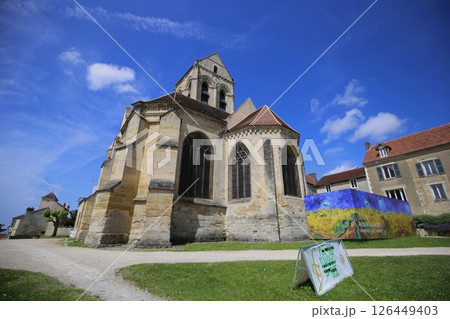 オーヴェル・シュル・オワーズにあるオーヴェルの教会 オーヴェル・シュル・オワーズにあるオーヴェルの教会 126449403