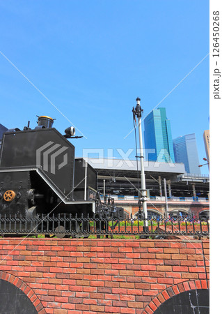 東京都港区、新橋駅前SL広場の風景 126450268