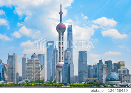 上海・北外灘から東方明珠と陸家嘴の眺め 126450489