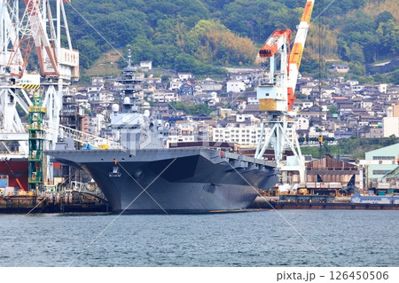 【広島県】晴天の海上自衛隊 呉基地に停泊する大型護衛艦 かが 126450506