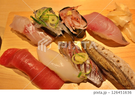 静岡　沼津　握り寿司のランチセット 126451636