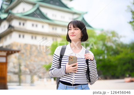 旅行をする女性のポートレート 126456046