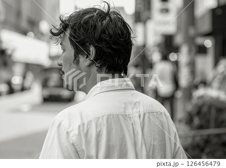 ストリートスナップ　男性　後姿 126456479