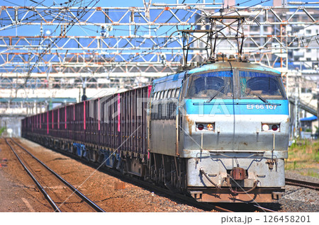 東海道本線　平塚　JR貨物　EF66-107（吹田） 126458201