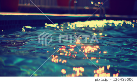 夏の水面に輝く太陽のきらめき、クリアな水面 126459006