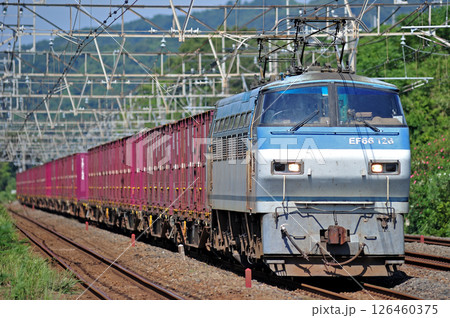 東海道本線　二宮－国府津　JR貨物　EF66-126（吹田） 126460375