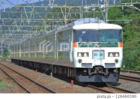東海道本線　二宮－国府津　JR東日本　185系　B4+B7編成（大宮）　回送　乗務員訓練 126460390