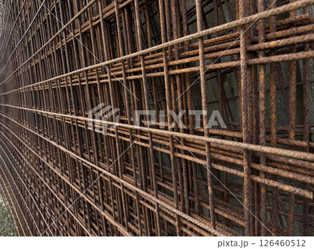 Wall made of metal bars with a lot of rust 126460512