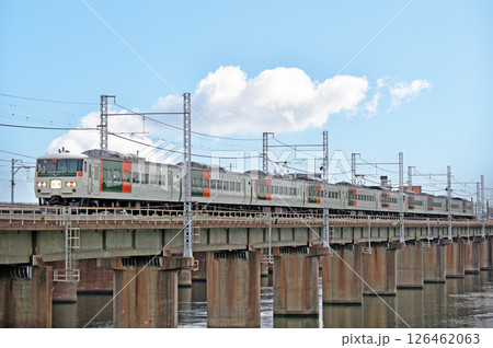東海道本線 茅ヶ崎-平塚 JR東日本 185系 B5+C7編成(大宮) 回送 東海道本線 茅ヶ崎-平塚 JR東日本 185系 B5+C7編成(大宮) 回送 126462063