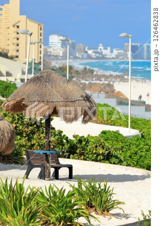 中米メキシコのリゾート地カンクンのドルフィンビーチ 126462838