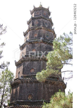 ベトナムフエのティエンムー寺 126463212