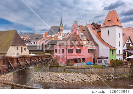 Old houses on the river bank Cesky Krumlov, Czech Republic 126463948