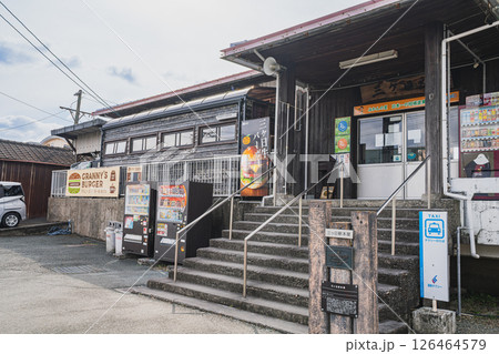 浜松市にある天竜浜名湖鉄道の三ヶ日駅の風景(静岡県) 浜松市にある天竜浜名湖鉄道の三ヶ日駅の風景(静岡県) 126464579