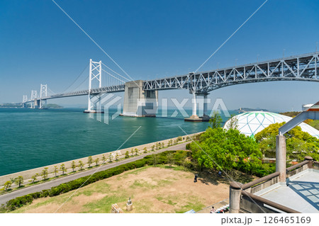 《香川県》青空の下の瀬戸大橋 126465169