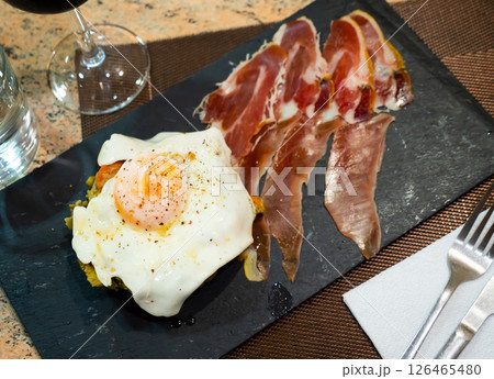 Fried egg with vegetables and ham 126465480