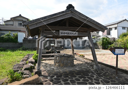 初夏の日差しの中の共同井戸2 初夏の日差しの中の共同井戸2 126466111