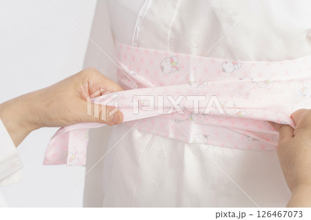訪問着の着付けをする工程 訪問着の着付けをする工程 126467073
