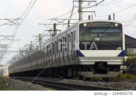 デッドセクションを行く常磐線E531系電車(登場時の姿) デッドセクションを行く常磐線E531系電車(登場時の姿) 126468170