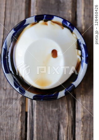 やちむんの豆皿に入れたジーマーミ豆腐 126468426