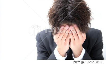 落ち込むビジネスマン 126468460