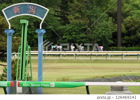 春の新潟競馬場 春の新潟競馬場 126469141