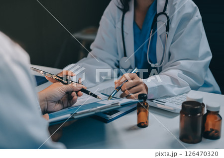 doctors and nurse having informal meeting in hospital canteen 126470320