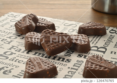 ハートチョコレート ピーナッツ ハートチョコレート ピーナッツ 126470765