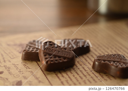 ハートチョコレート　ピーナッツ 126470766