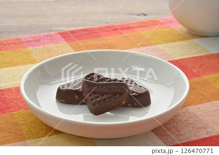 ハートチョコレート　ピーナッツ 126470771