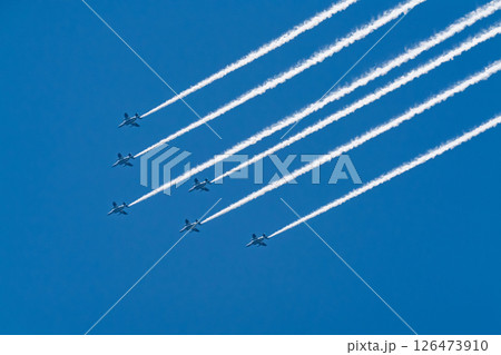 《香川県》坂出市上空を飛行するブルーインパルス 126473910
