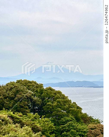 海越しに見る富士山のシルエット – 江ノ島の風景 海越しに見る富士山のシルエット – 江ノ島の風景 126474962