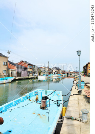 富山県　新湊内川の風景 126476248