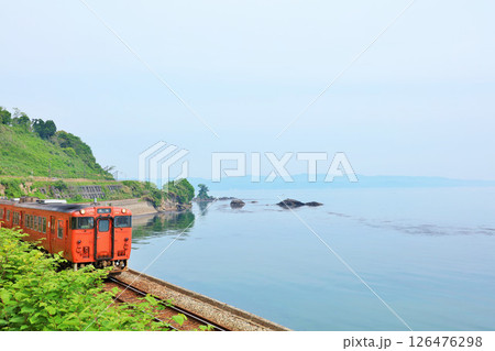 富山県 雨晴海岸からの氷見線 富山県 雨晴海岸からの氷見線 126476298