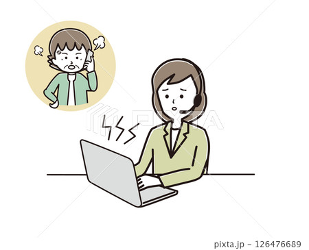 若い女性オペレーターが、パソコンを見ながらシニア女性のクレームに対応をする様子 126476689