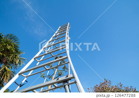 庭師のアルミ三脚 126477288