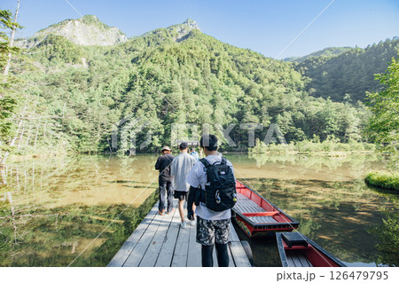 <長野>上高地の絶景 穗髙神社奥宮 <長野>上高地の絶景 穗髙神社奥宮 126479795
