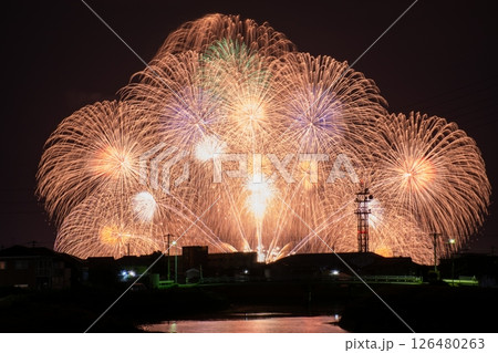三重県　津市　津花火大会での花火 126480263
