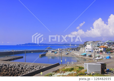 千葉県南房総市和田漁の青い海 千葉県南房総市和田漁の青い海 126482035