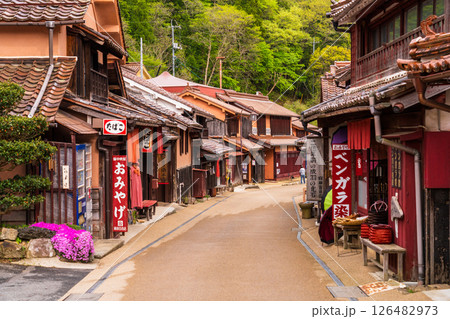 《岡山県》吹屋ふるさと村・赤い町並み 《岡山県》吹屋ふるさと村・赤い町並み 126482973