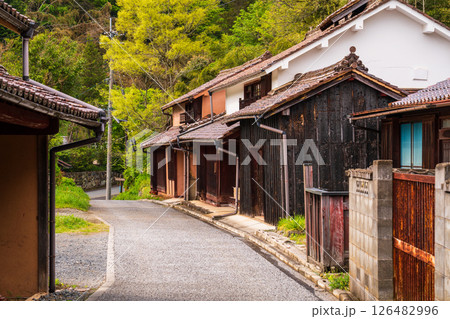 《岡山県》吹屋ふるさと村・赤い町並み 126482996