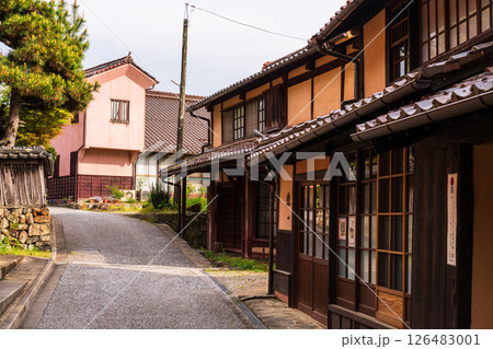 《岡山県》吹屋ふるさと村・赤い町並み 126483001