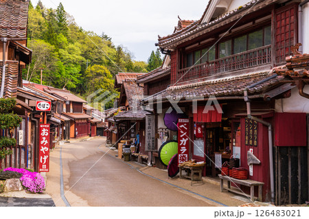 《岡山県》吹屋ふるさと村・赤い町並み 《岡山県》吹屋ふるさと村・赤い町並み 126483021