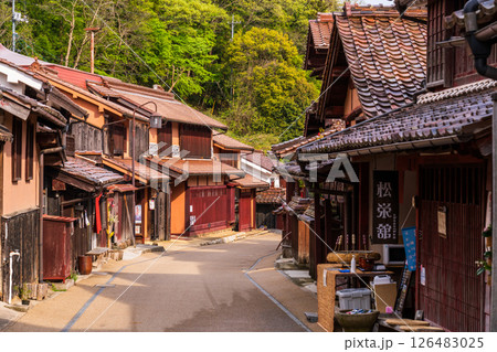 《岡山県》吹屋ふるさと村・赤い町並み 126483025