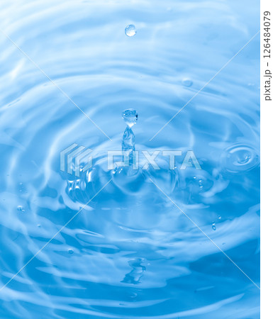 水しぶきのアクションショット 水しぶきのアクションショット 126484079