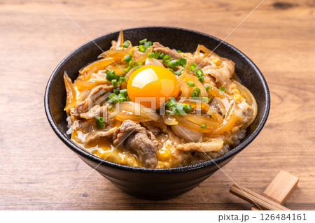 豚こまの他人丼（卵黄のせ） 126484161
