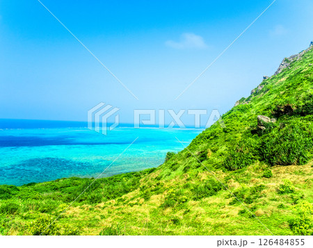 石垣島・平久保崎灯台からの眺め(沖縄県石垣市) 石垣島・平久保崎灯台からの眺め(沖縄県石垣市) 126484855
