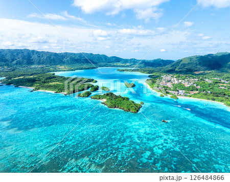 石垣島・川平湾（沖縄県石垣市） 126484866