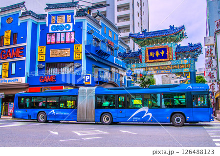 日本の横浜都市景観 5月。横浜中華街・朝陽門やヨコハマベイサイドブルーなどを望む＝22日 126488123