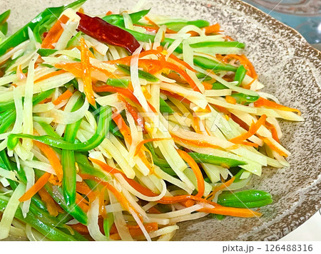 中国家庭料理・清炒三丝（細切り野菜の中華炒め） 126488316